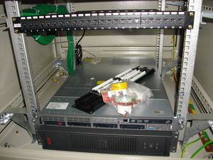  Патч-панель, сервер Dell, напольный ящик